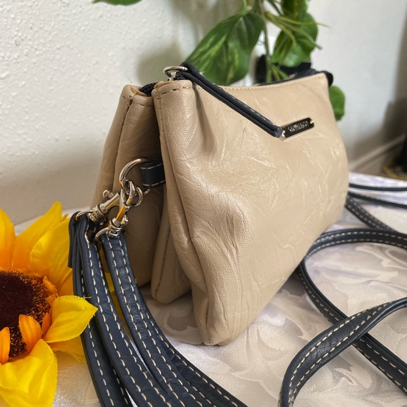 Stone & Co. Beige and Navy Elegant Crossbody Bag Regulable - Picture 3 of 16